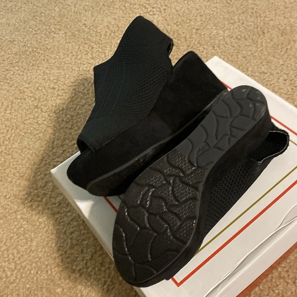 Women’s platform sandals, size 8 in black - Picture 8 of 8